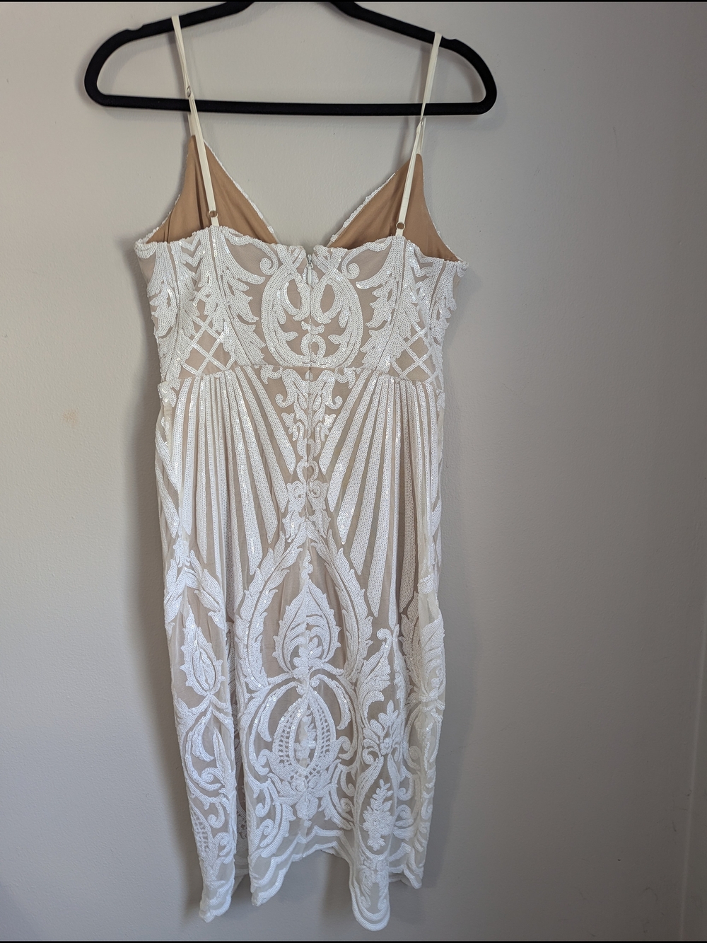 Le Chateau White Strapless Lace-Overlay V-Neck Dress - Picture 2 of 7
